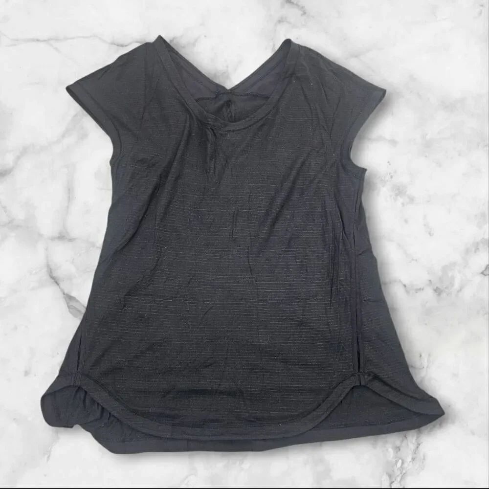 Lululemon Size 6 Black Short Sleeve Shirt